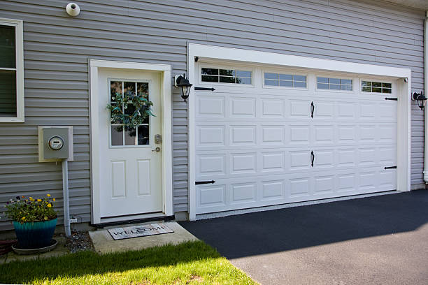 24/7 Emergency Garage Door Panel Replacement experts in Willoughby, OH